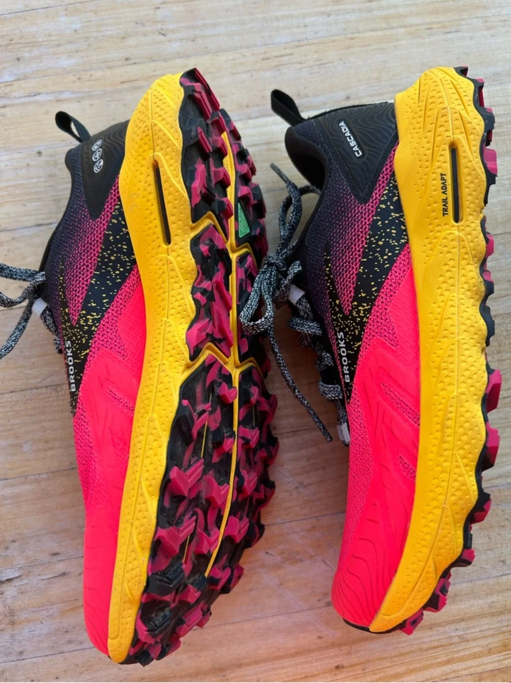 Brooks Cascadia 17 Diva Pink Black Lemon Women's 6.5 Running Shoes Sneakers - Picture 5 of 8